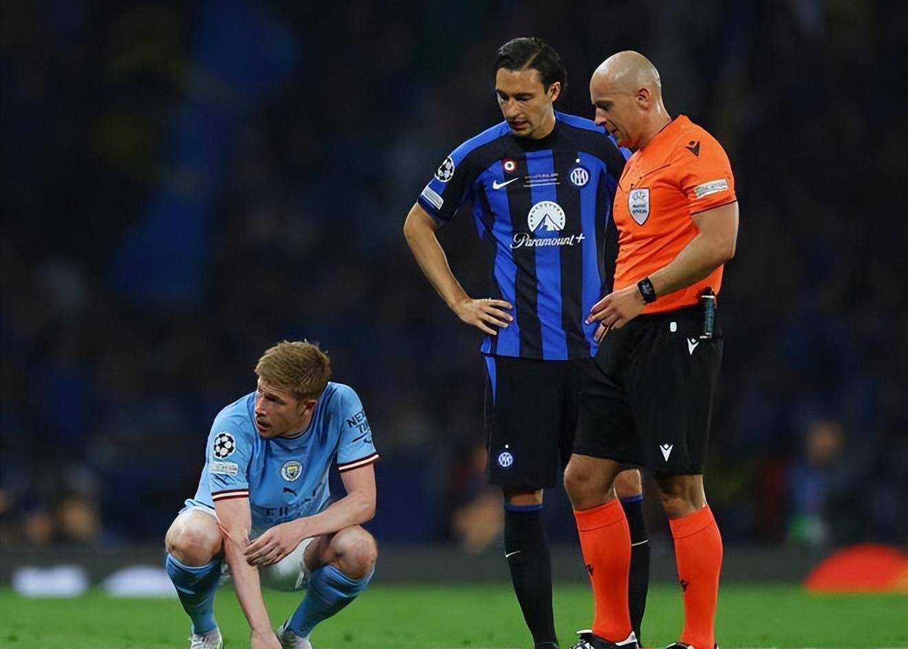 球友会首页 -包含赛地聚焦——意甲关键时刻热度飙升；曼城手感冰凉；更衣室稳定；阵容厚度经受考验的词条